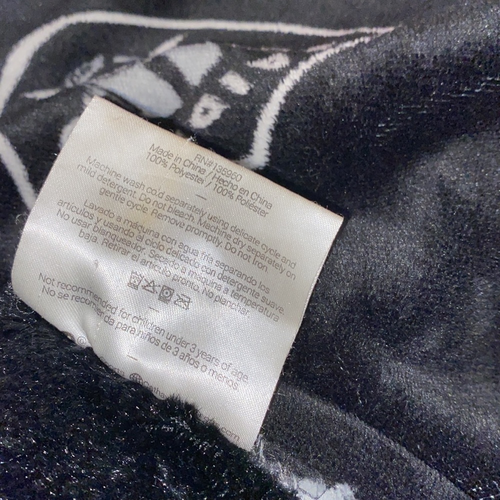 Raiders Throw Blanket - Picture 2 of 3